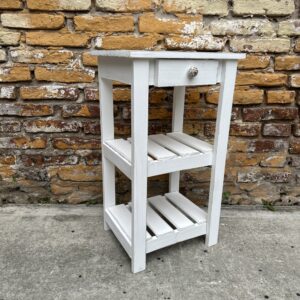 Mesa de Luz Blanca con 2 Estantes Cerámica | Basket