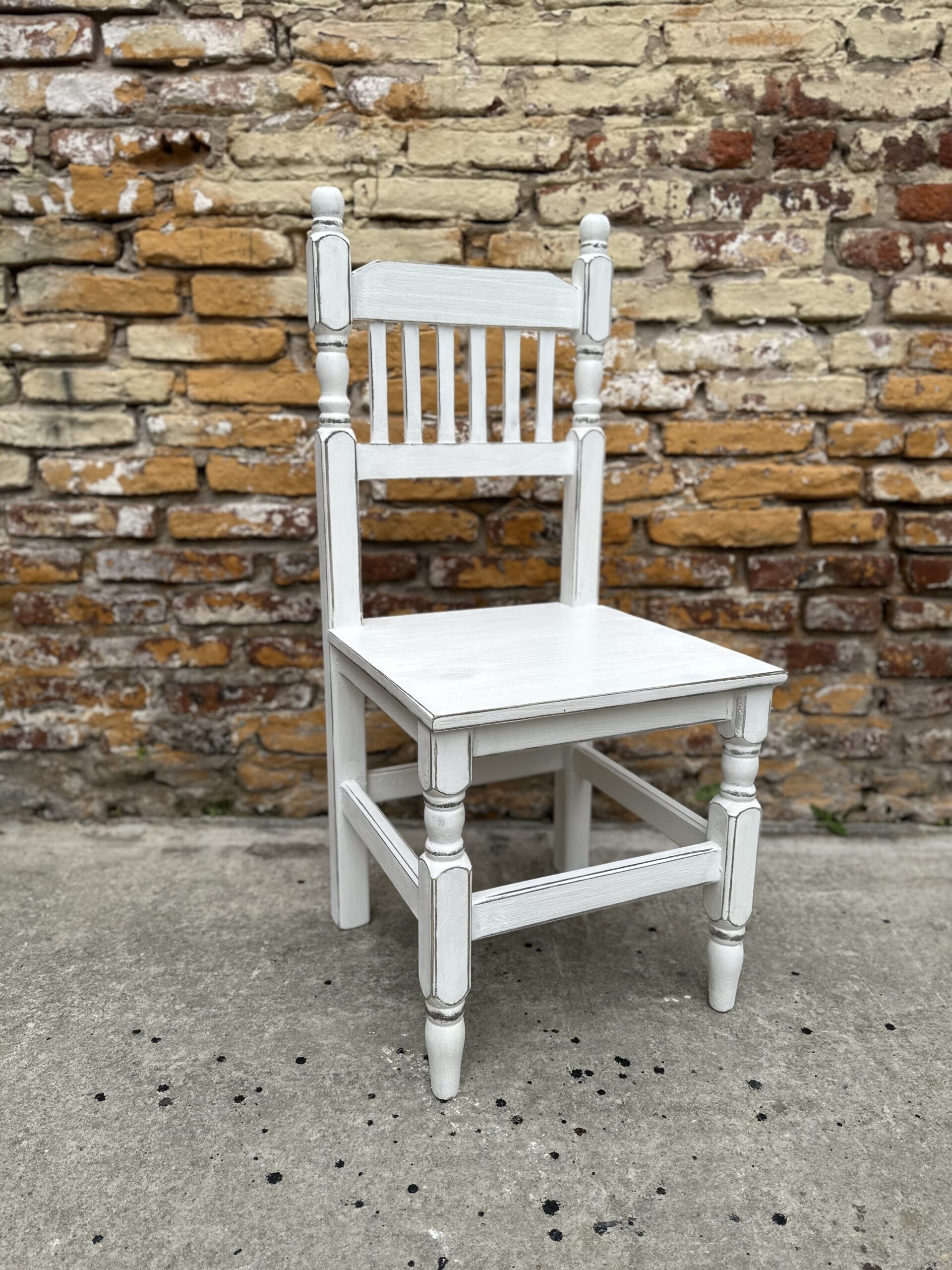 Silla de Pino Torneada Decapada Blanca | Basket Shop
