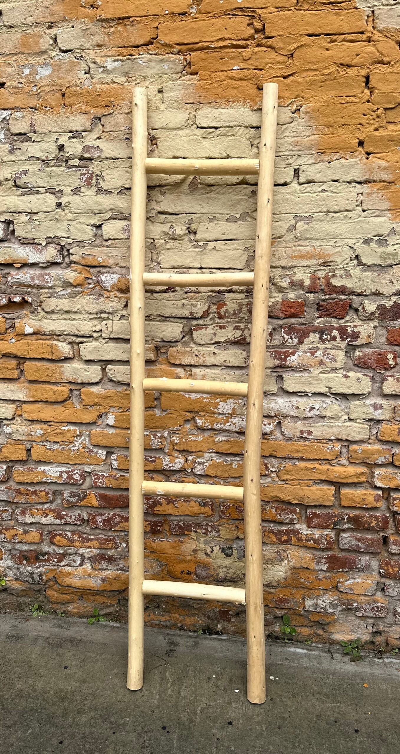 Escalera de Palo de Sauce Decorativa 1.50 m | Basket Shop