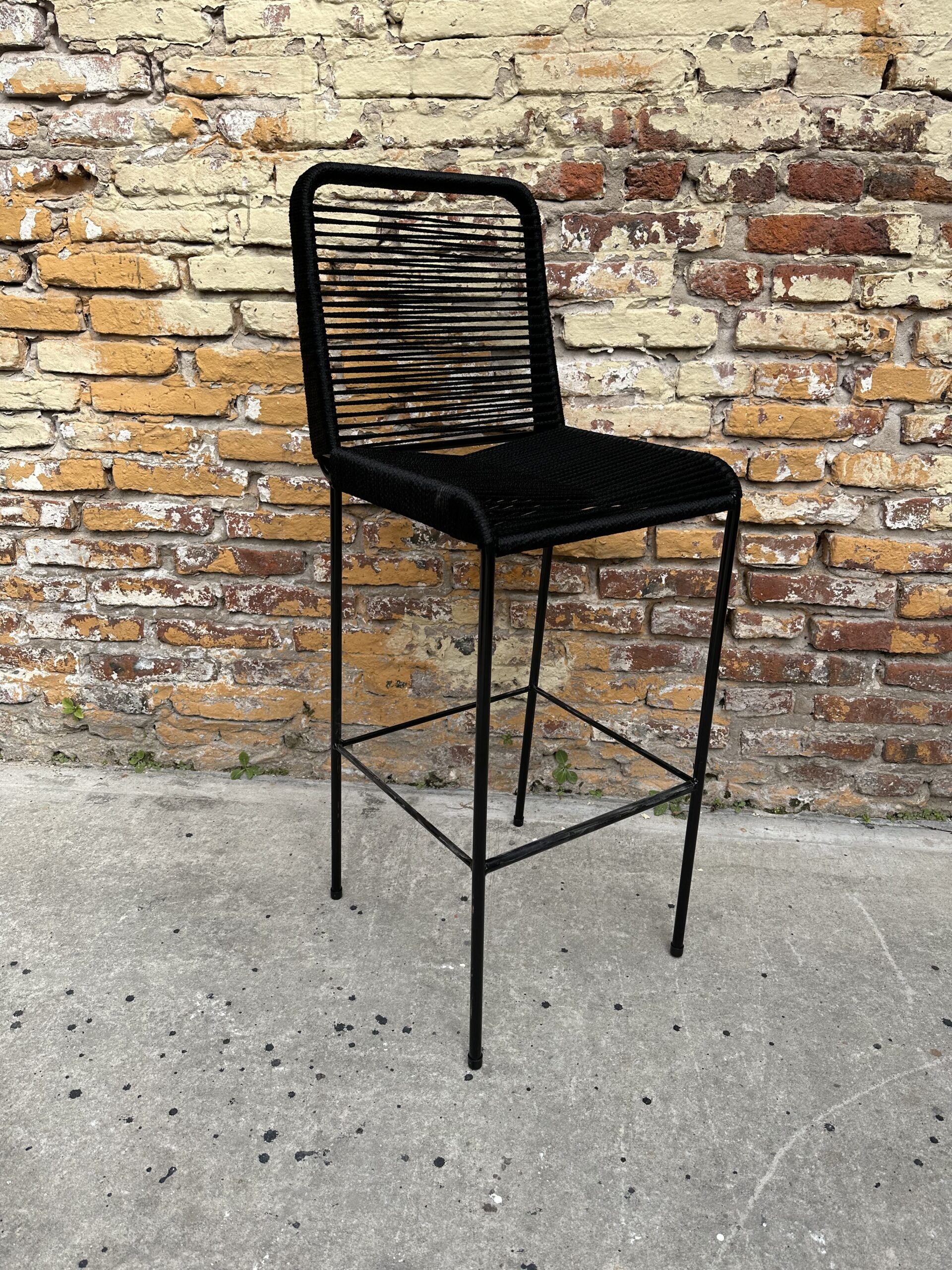 Banqueta Tulum Negra – Caño y Yute 75 cm | Basket Shop