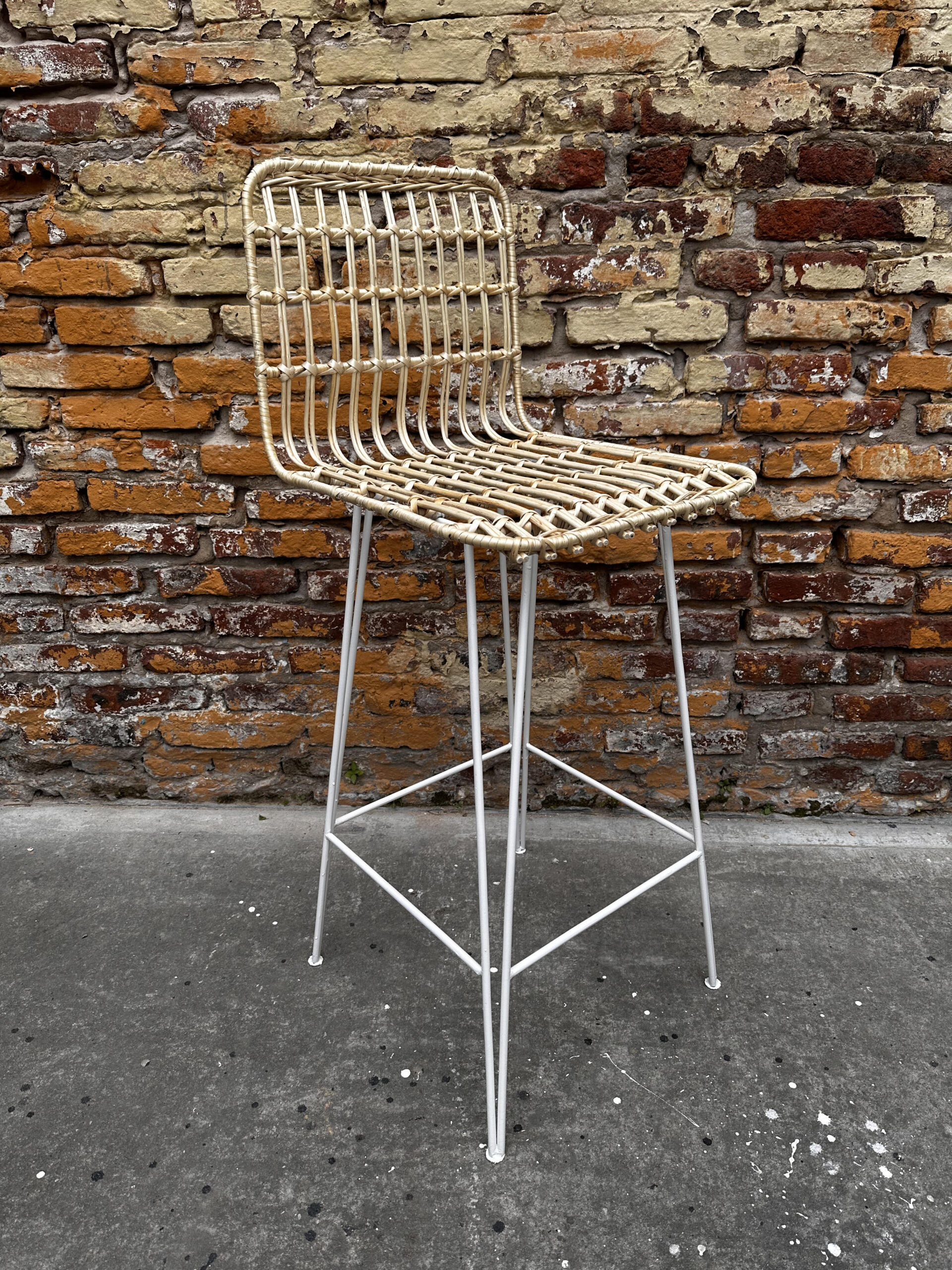 Banqueta Varillada Blanca Hierro y Mimbre 75 cm | Basket