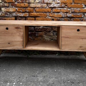Rack TV con Puertas 1.20 m Pino Encerado | Basket Shop