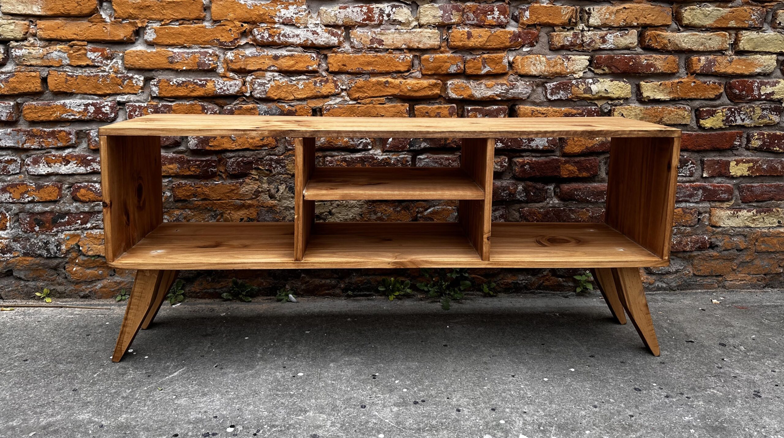 Rack TV Sin Puertas 1.20 m Pino Encerado | Basket Shop