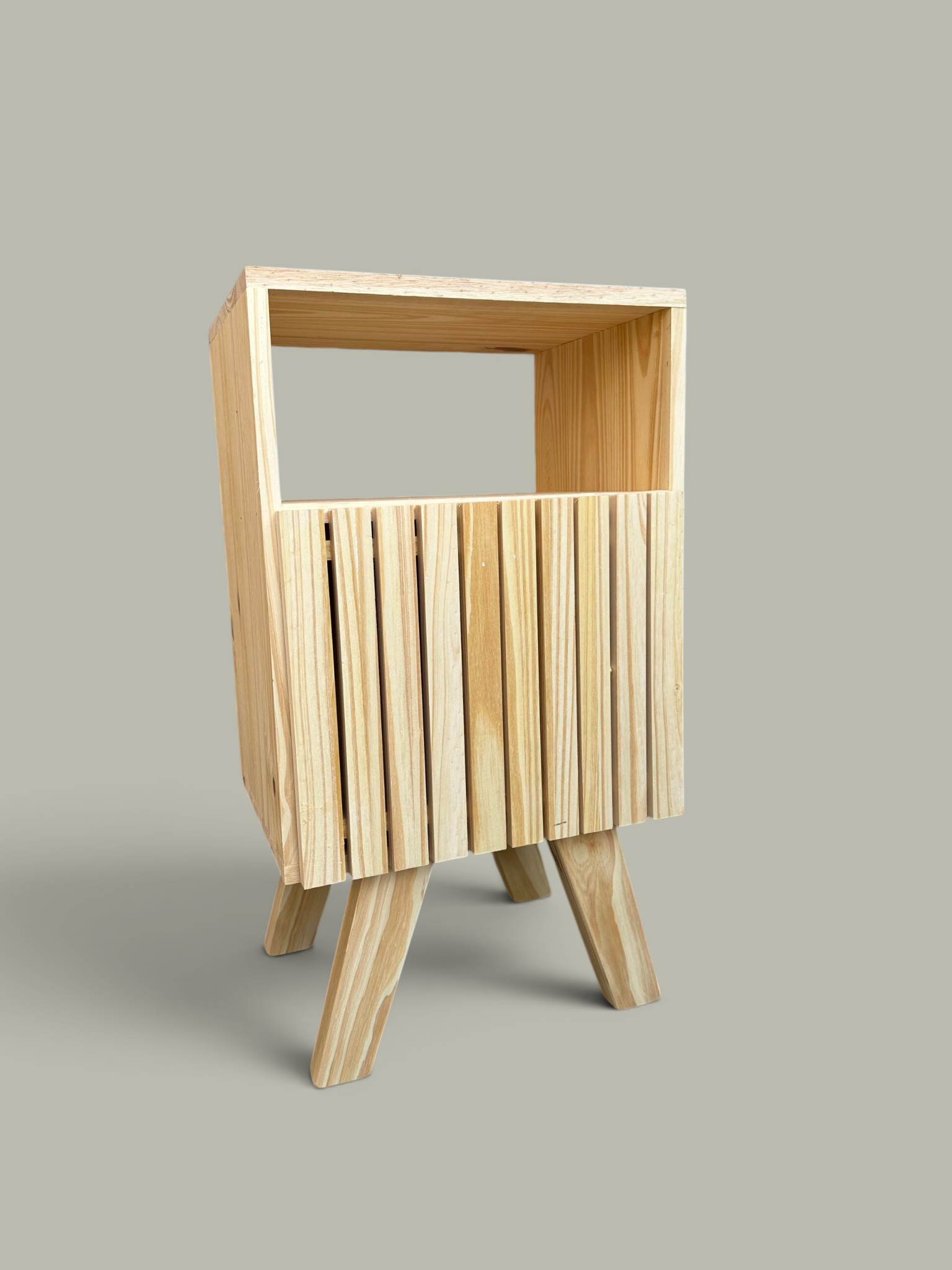 Mesa de Luz Varillada Pino Crudo 40 cm | Basket Shop